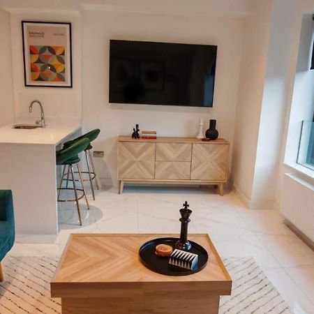 Luxury Apartment: City Centre, Stylish, Modern Честър Екстериор снимка