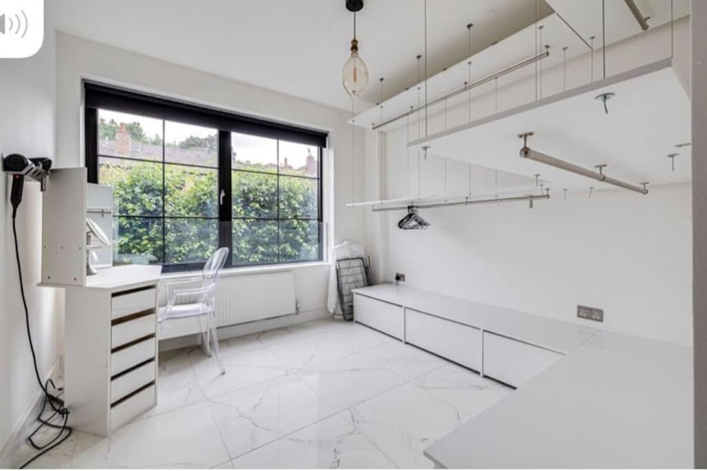 Luxury Apartment: City Centre, Stylish, Modern Честър Екстериор снимка